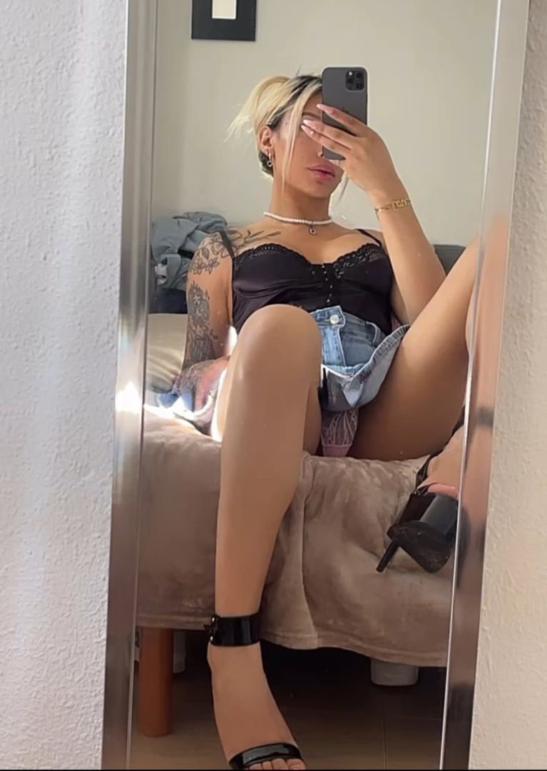 Violet Navarro - photo 15