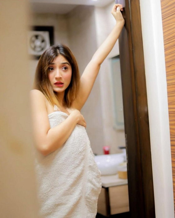 Tina Khan - photo 2
