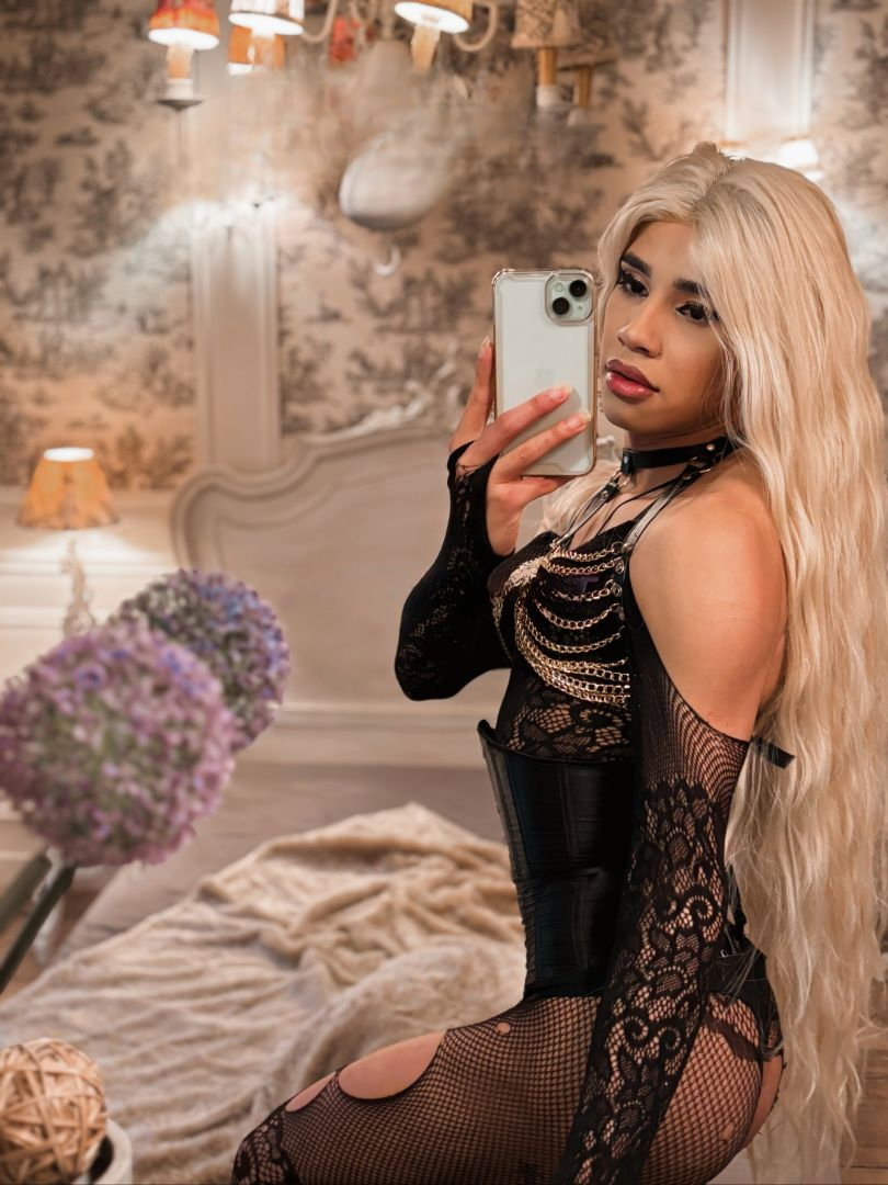 Emma Jolie - photo 17
