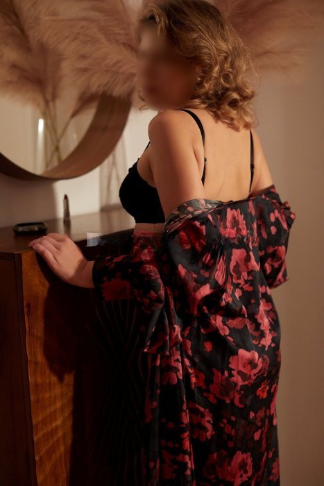 Julia Charming - photo 3