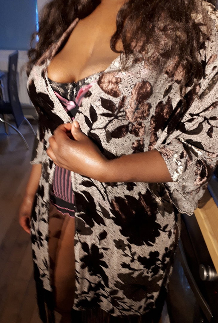 Ebony bouncy booty - foto 2