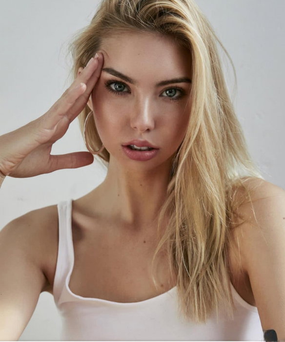 Elona - photo 6