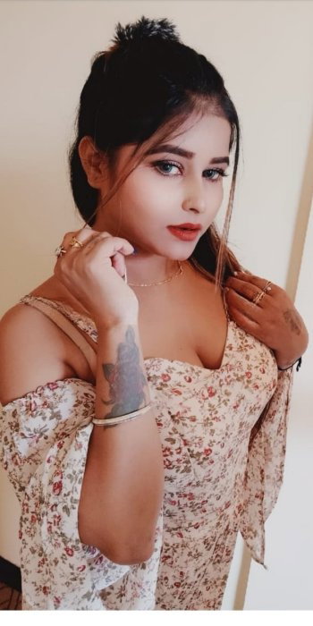 Roma Malhotra - photo 2