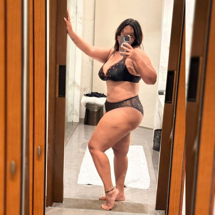 Priya Pornstar - photo 2