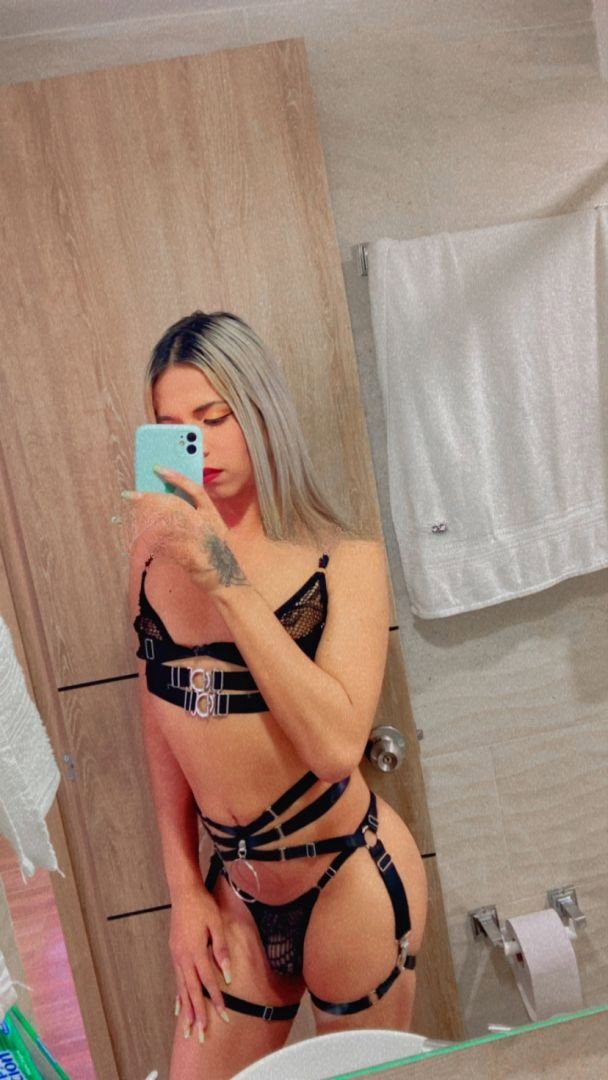 Pamela Oficial - photo