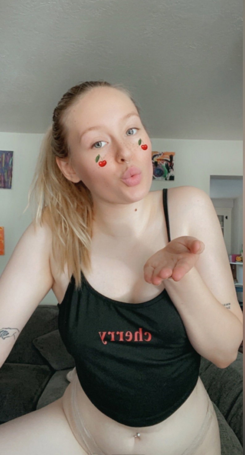 Emma marie - photo 2