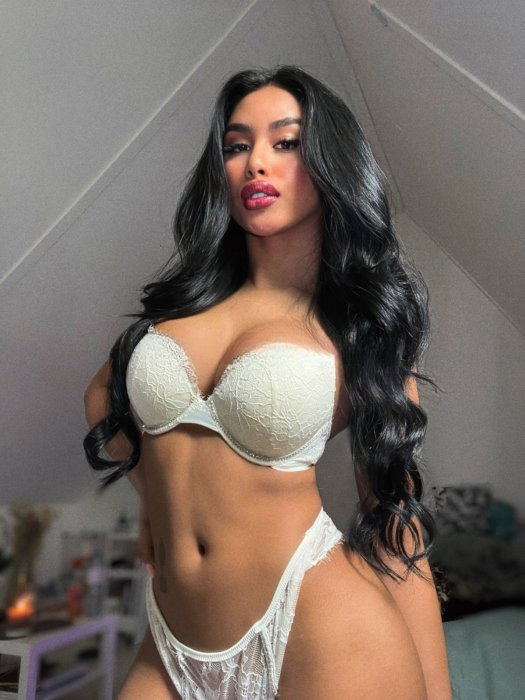 Camilla - photo 19