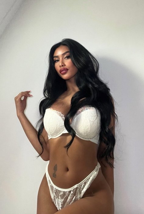 Camilla - photo 13