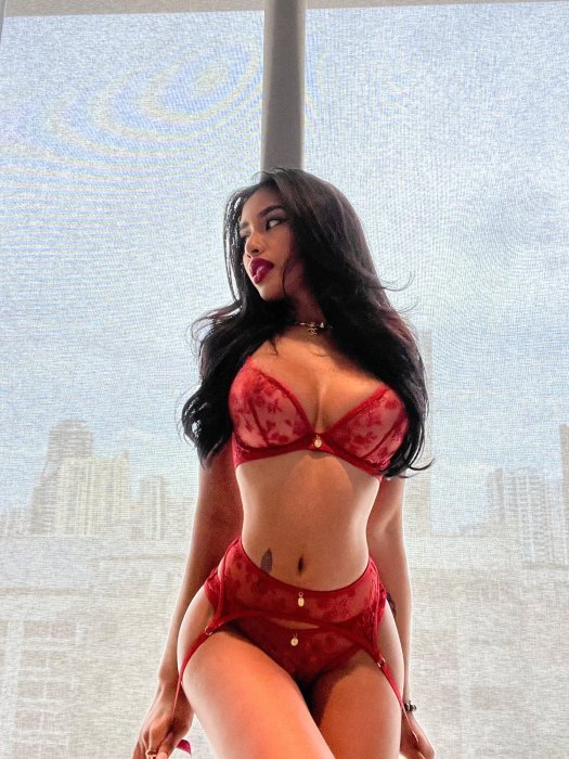 Camilla - photo 7
